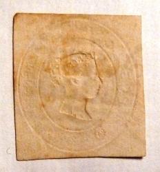 Foto 2 Sello sin identificar: Ensayo en relieve con franqueo. One Penny en rojo pálido sobre papel blanco.
